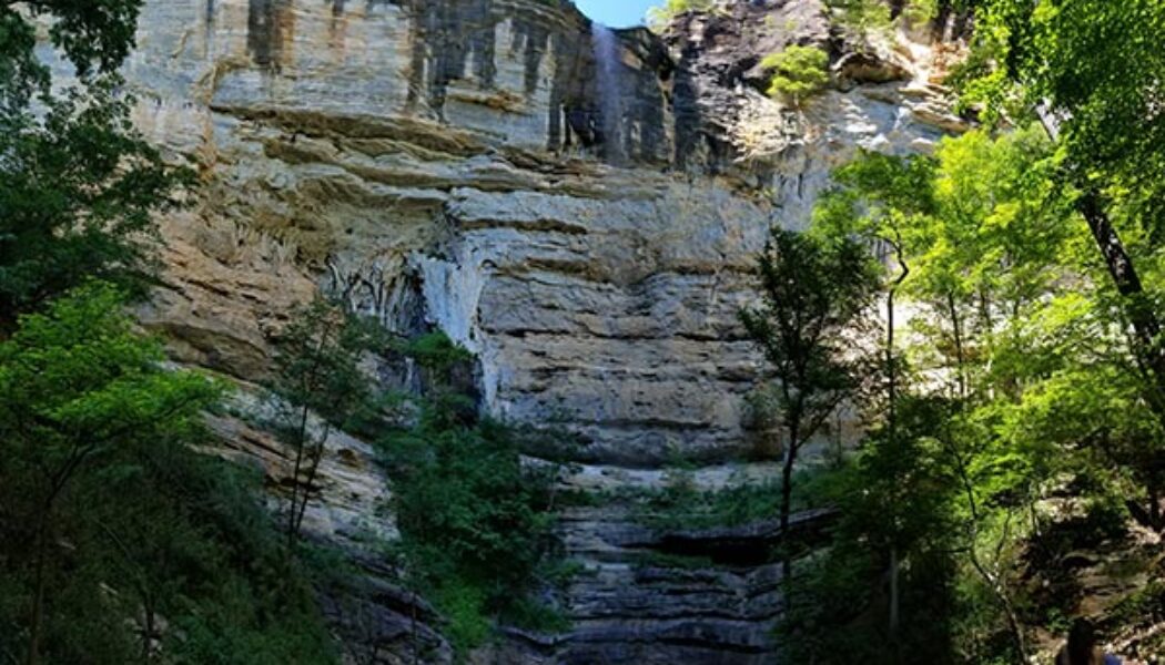 Hemmed in Hollow Falls via the Buffalo River