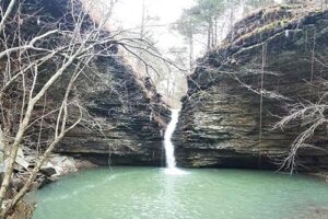 Creekside hike to Brushy Grotto Falls