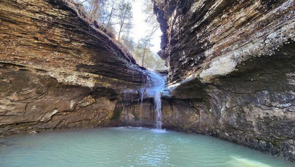 Hike to Ladderbucket Falls